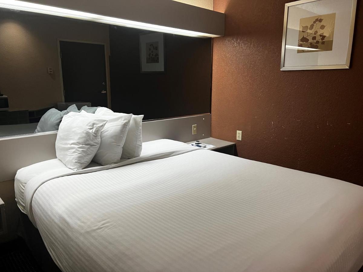 Microtel Inn & Suites By Wyndham Houston/Webster/Nasa/Clearlake Nassau Bay Ngoại thất bức ảnh