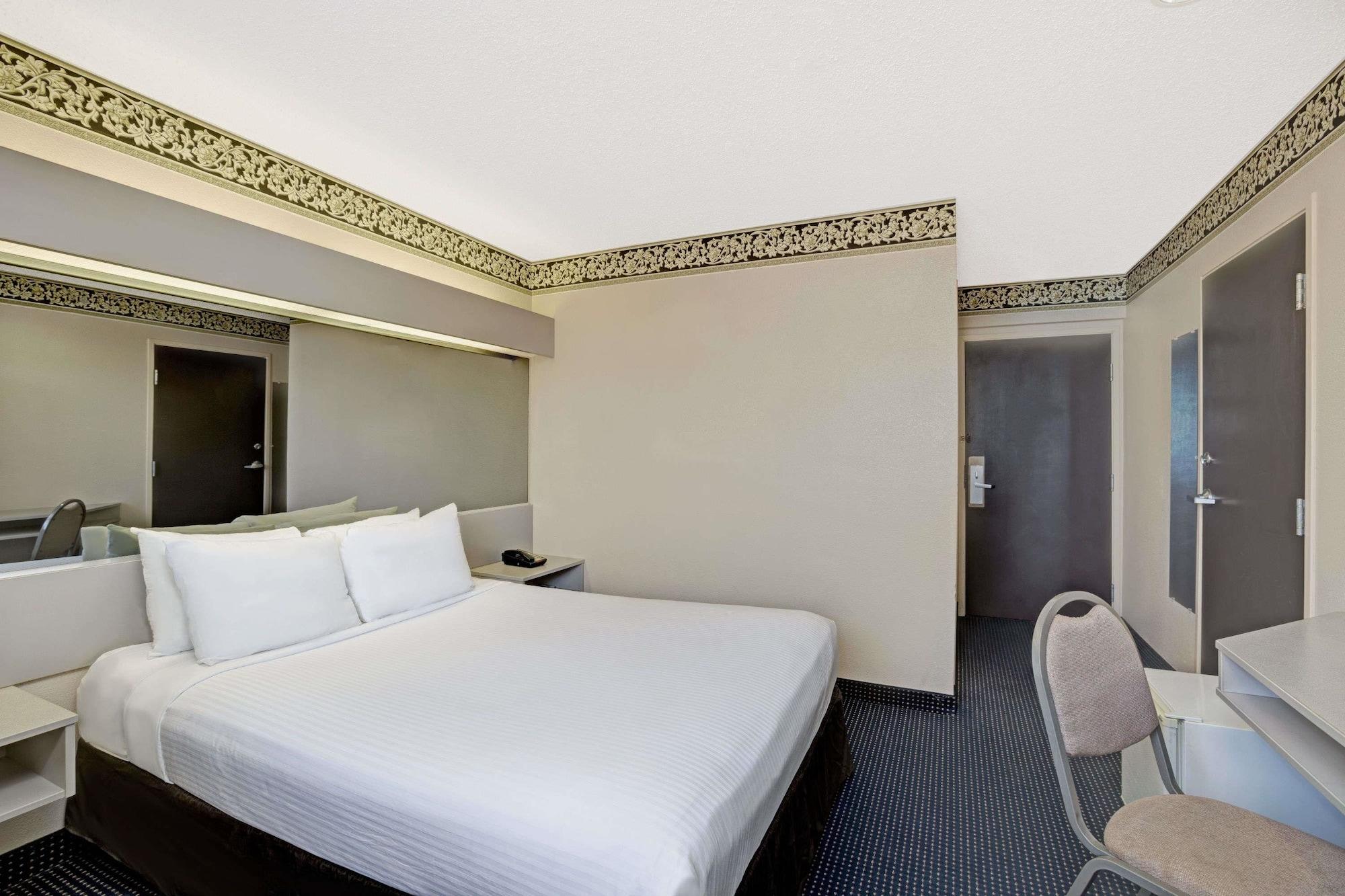 Microtel Inn & Suites By Wyndham Houston/Webster/Nasa/Clearlake Nassau Bay Ngoại thất bức ảnh
