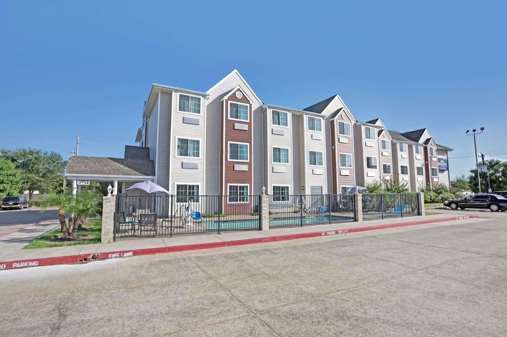 Microtel Inn & Suites By Wyndham Houston/Webster/Nasa/Clearlake Nassau Bay Ngoại thất bức ảnh